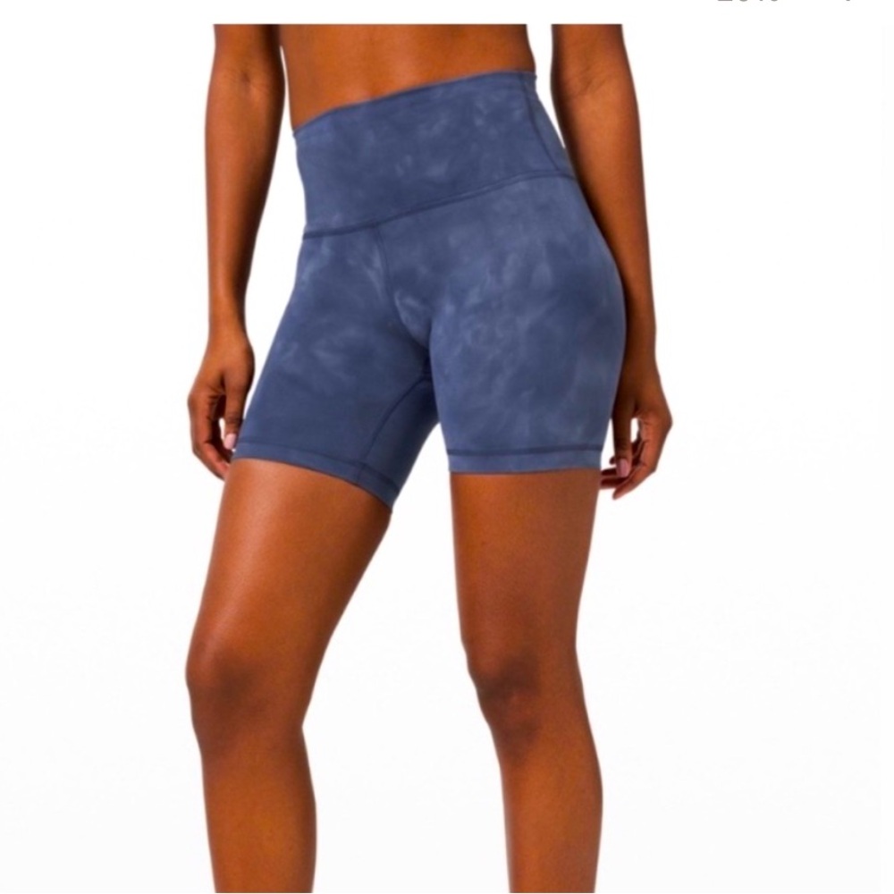 Lululemon Wunder Train High-Rise Short 6". Size 4
Color-Diamond Dye Naval Blue.